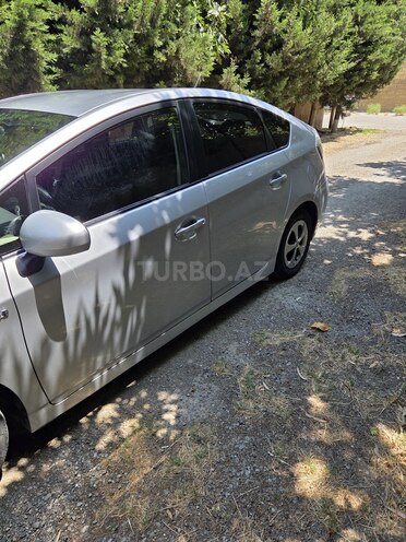 Toyota Prius-12