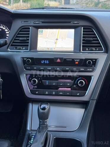Hyundai Sonata-16