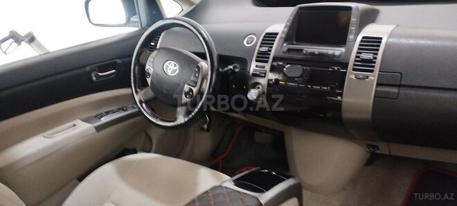 Toyota Prius-12