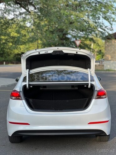 Hyundai Elantra-10