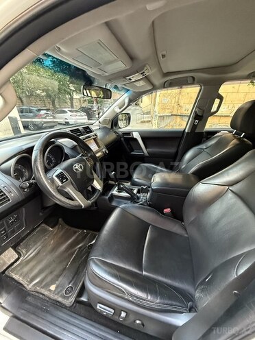 Toyota Land Cruiser Prado-8