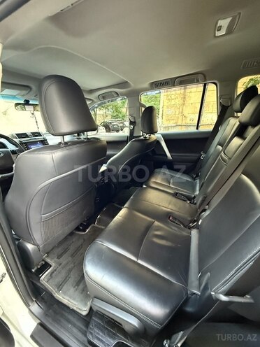 Toyota Land Cruiser Prado-10