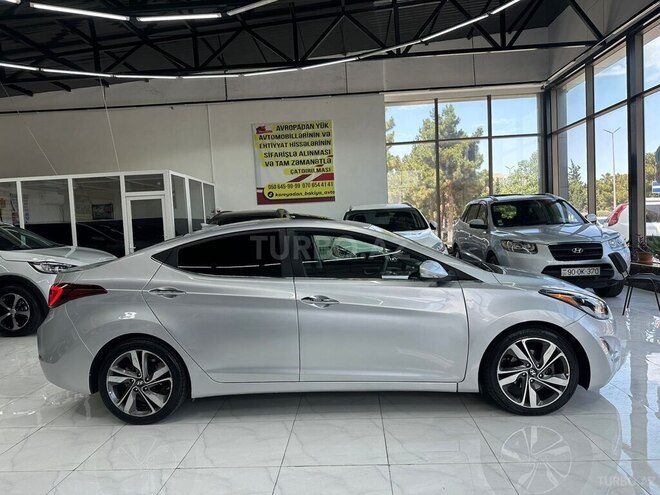 Hyundai Elantra-6