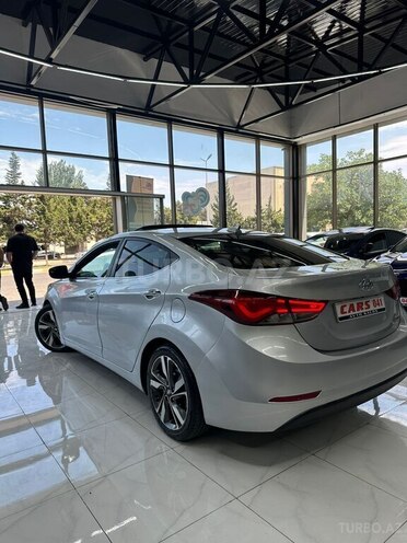 Hyundai Elantra-4