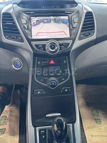 Hyundai Elantra-14