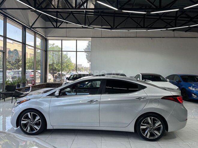 Hyundai Elantra-7