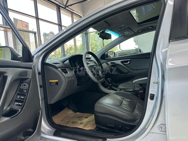 Hyundai Elantra-10
