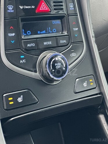 Hyundai Elantra-16