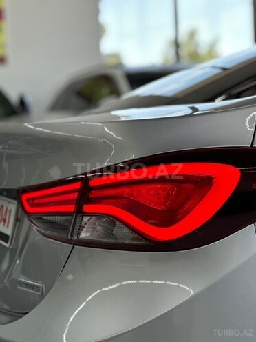 Hyundai Elantra-9