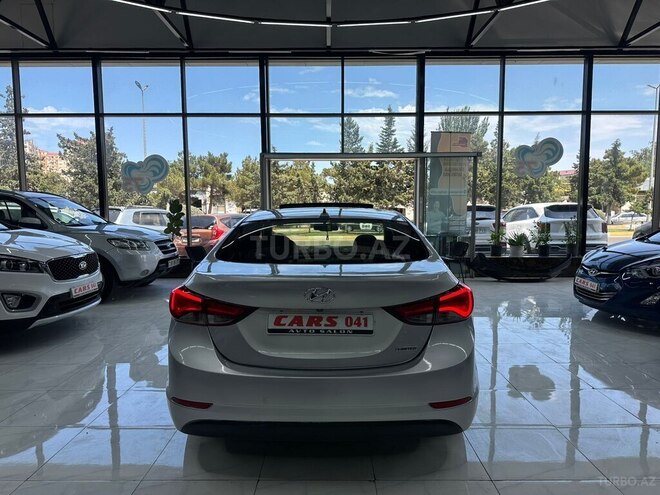 Hyundai Elantra-8