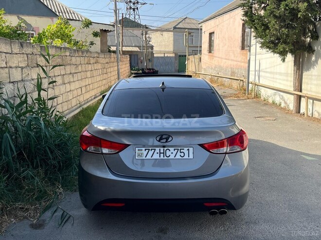 Hyundai Elantra-2