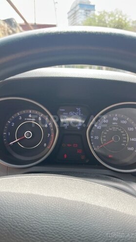 Hyundai Elantra-3