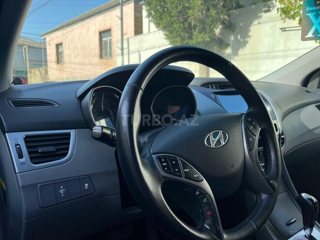 Hyundai Elantra-7