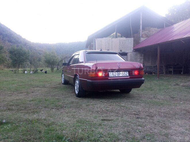 Mercedes 190 1991, 300,000 km - 2.0 l - Zaqatala