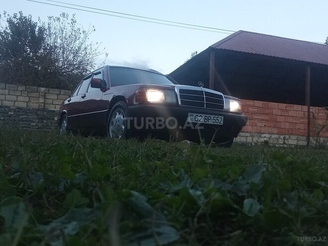 Mercedes 190 1991, 300,000 km - 2.0 l - Zaqatala