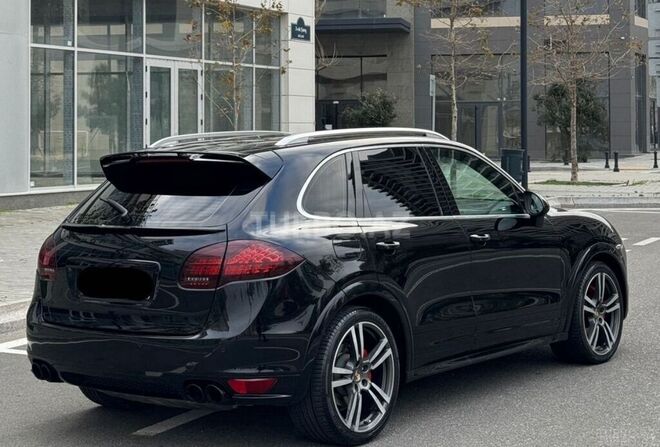 Porsche Cayenne S-2