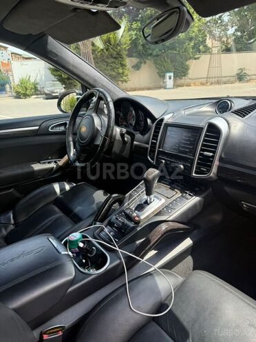 Porsche Cayenne S-12