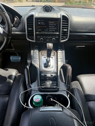 Porsche Cayenne S-13