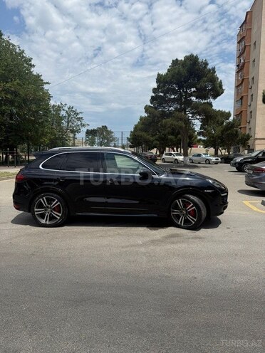 Porsche Cayenne S-10