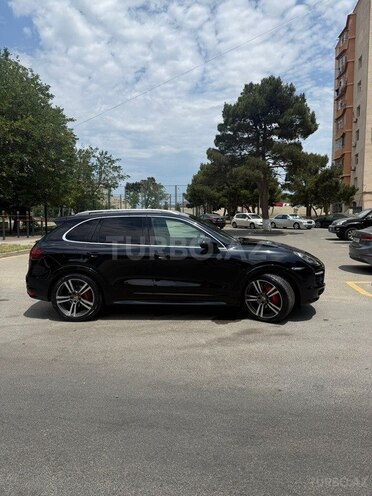 Porsche Cayenne S-9