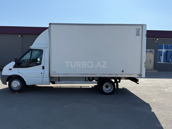 Ford Transit-8
