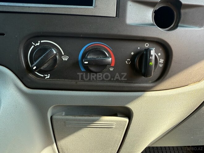 Ford Transit-12