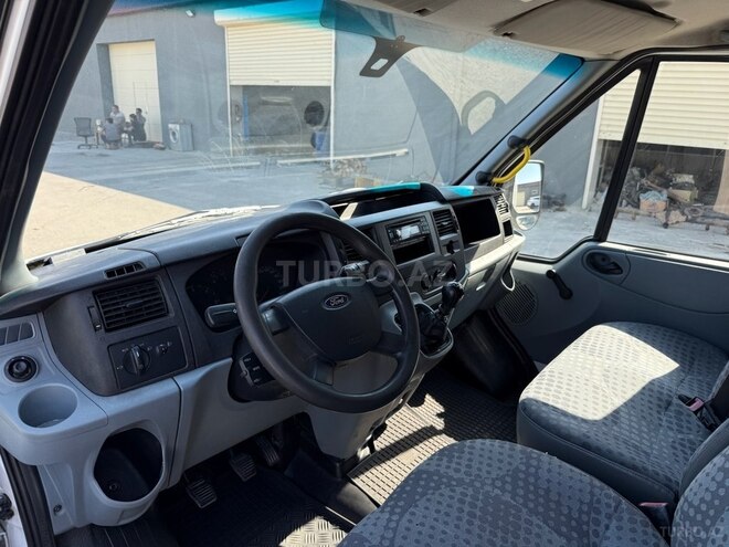 Ford Transit-14