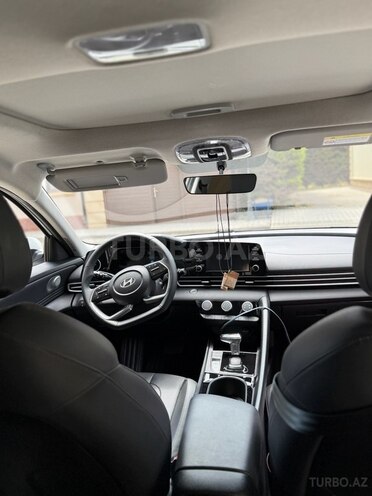 Hyundai Elantra-4