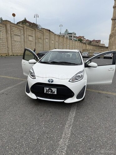 Toyota Aqua-1