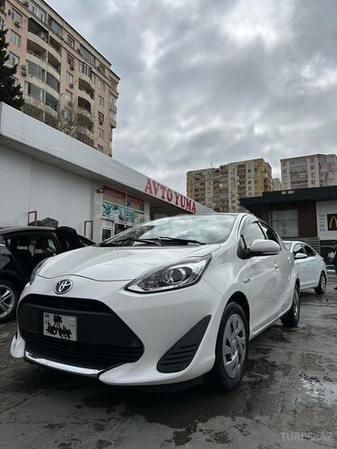 Toyota Aqua-12