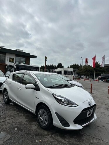 Toyota Aqua-3