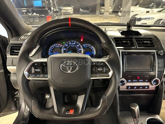 Toyota Camry-13