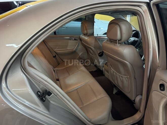 Mercedes C 250-11