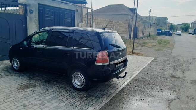 Opel Zafira-4