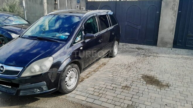 Opel Zafira-8