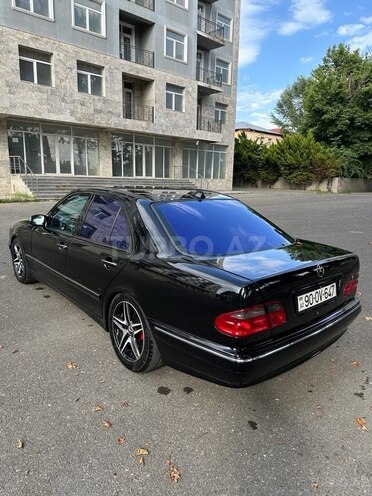 Mercedes E 220 d 2001, 268,000 km - 2.2 l - İsmayıllı