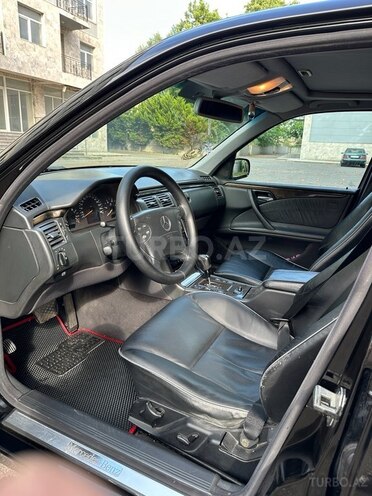 Mercedes E 220 d 2001, 268,000 km - 2.2 l - İsmayıllı