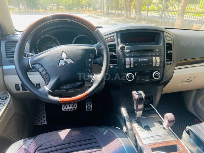 Mitsubishi Pajero 2010, 274,800 km - 3.5 л - Bakı