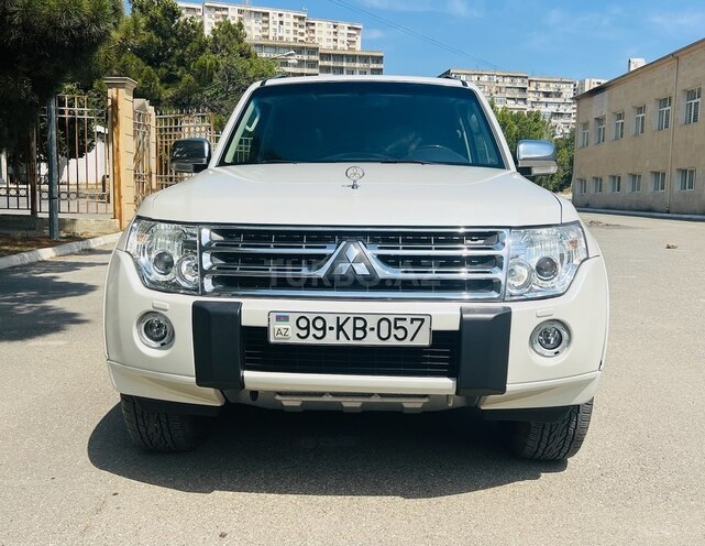 Mitsubishi Pajero 2010, 274,800 km - 3.5 л - Bakı