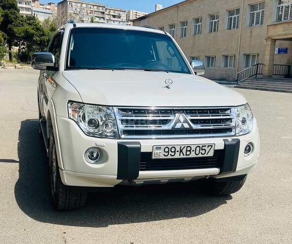 Mitsubishi Pajero 2010, 274,800 km - 3.5 л - Bakı