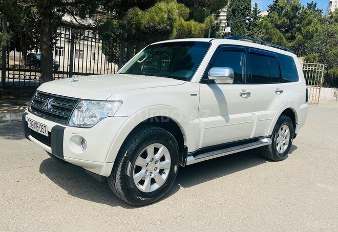 Mitsubishi Pajero 2010, 274,800 km - 3.5 л - Bakı