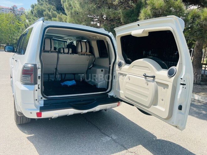 Mitsubishi Pajero 2010, 274,800 km - 3.5 л - Bakı