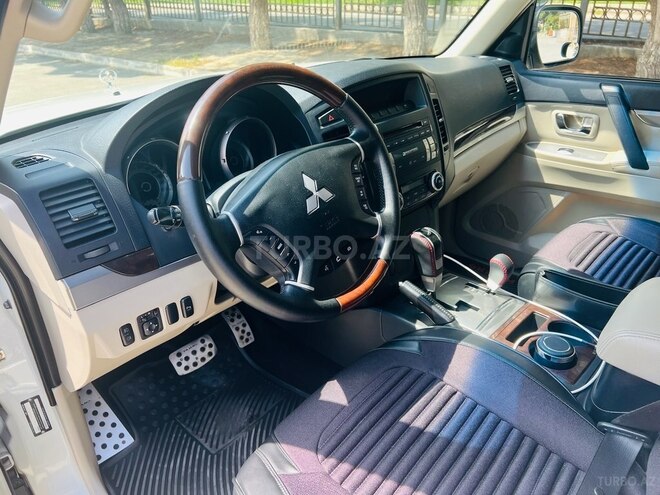 Mitsubishi Pajero 2010, 274,800 km - 3.5 л - Bakı