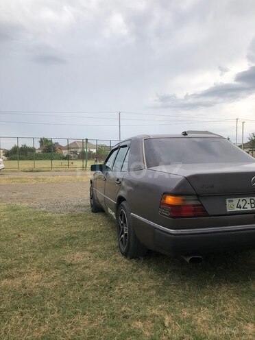 Mercedes E 250 1992, 400,000 km - 2.5 л - Masallı
