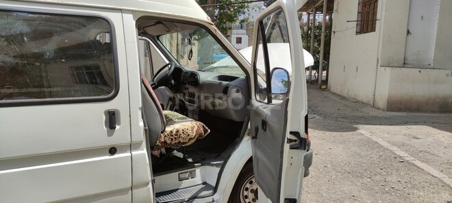 Ford Transit-5