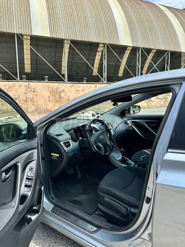 Hyundai Elantra 2015, 135,185 km - 1.8 л - Bakı