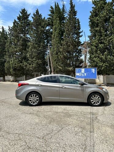 Hyundai Elantra 2015, 135,185 km - 1.8 л - Bakı