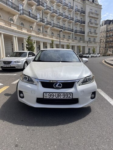 Lexus CT 200h-1