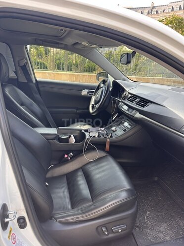 Lexus CT 200h-8