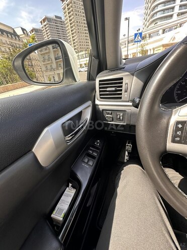 Lexus CT 200h-11